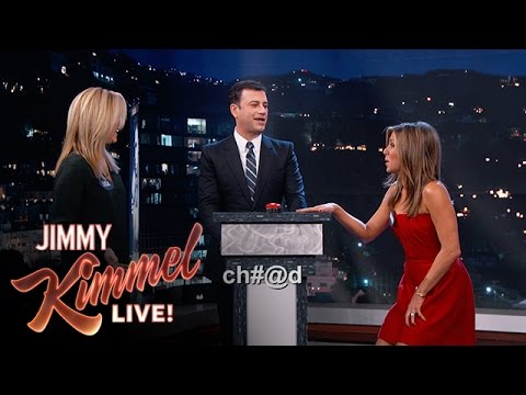 Jennifer Aniston vs. Lisa Kudrow in Celebrity Curse Off