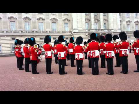 Game of Thrones theme song played by the Queen&#039;s guards