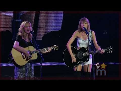 Taylor Swift &amp; Lisa Kudrow - &quot;Smelly Cat&quot; from &quot;Friends&quot; Clip at Staples Center
