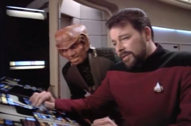 Supercut: Riker setzt sich hin