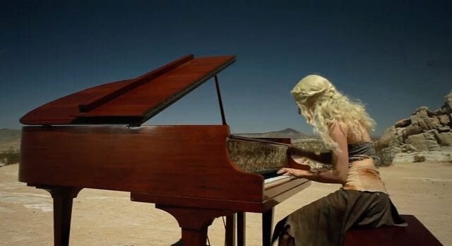Sonya Belousova spielt das Intro von Game Of Thrones