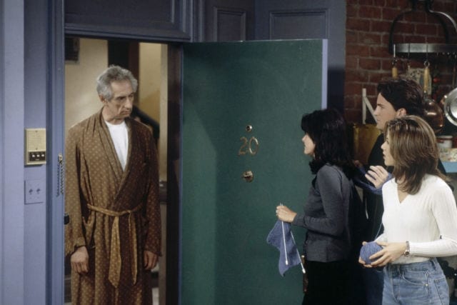 first_season_friends_photos_that_are_a_trip_down_memory_lane_640_17