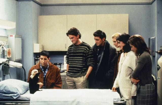 first_season_friends_photos_that_are_a_trip_down_memory_lane_640_19
