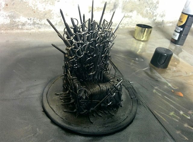 Iron_Phone_Throne_01
