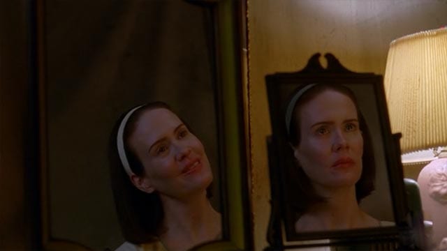 American-Horror-Story_S04E05_screen_02
