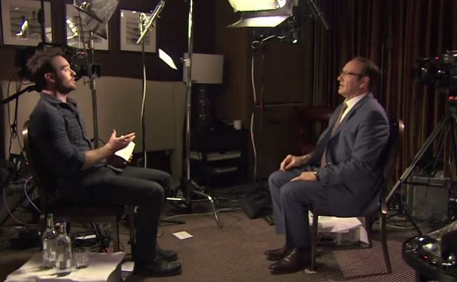Daredevil und Frank Underwood interviewen sich gegenseitig