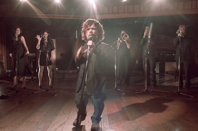 Coldplay und Peter Dinklage mit Game of Thrones-Song