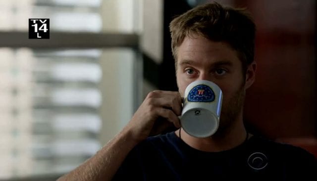 Limitless – Finch trinkt Kaffee © CBS