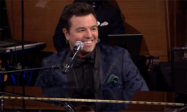 Seth MacFarlane singt dämliche Antworten von Frageportalen