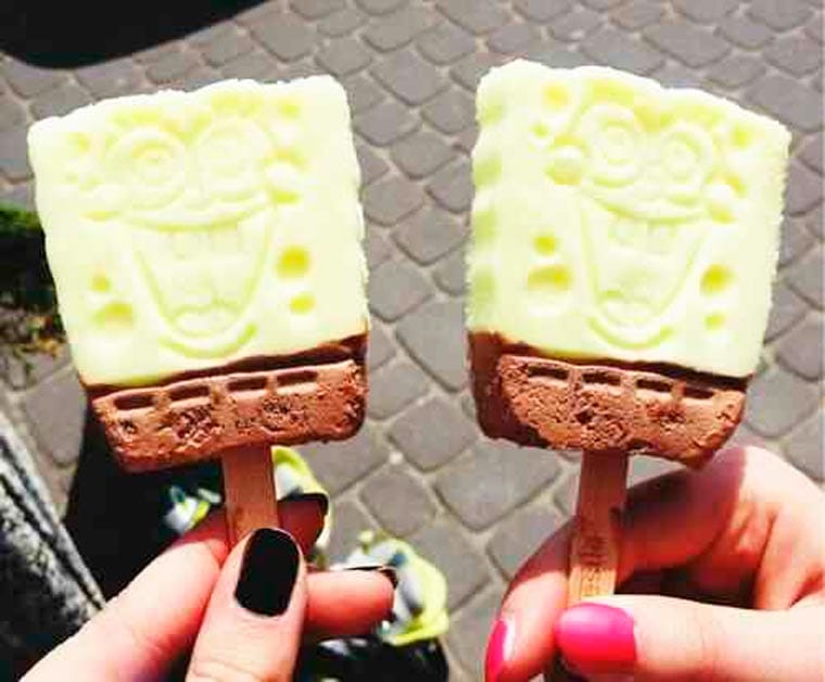 Мороженщик боб. Мороженое губка Боб. Мороженое Popsicle губка Боб. Спонж и мороженое. Мороженое из Спанч Боба.