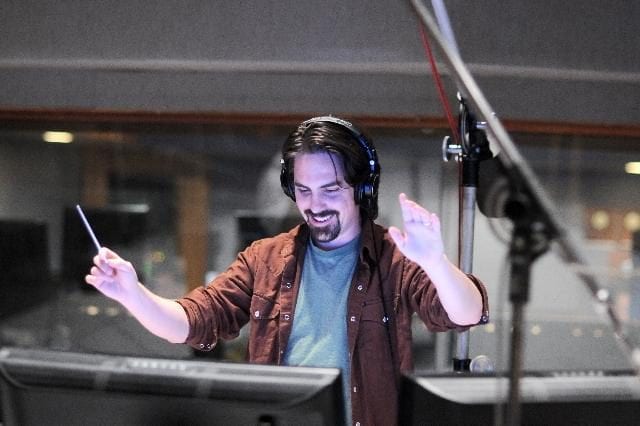 bear_directing-640x426