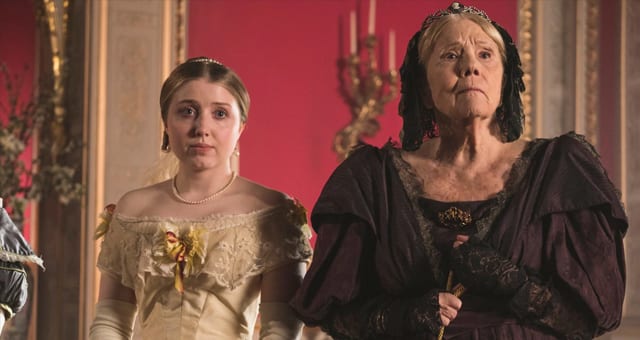 VictoriaS02E01E02p01