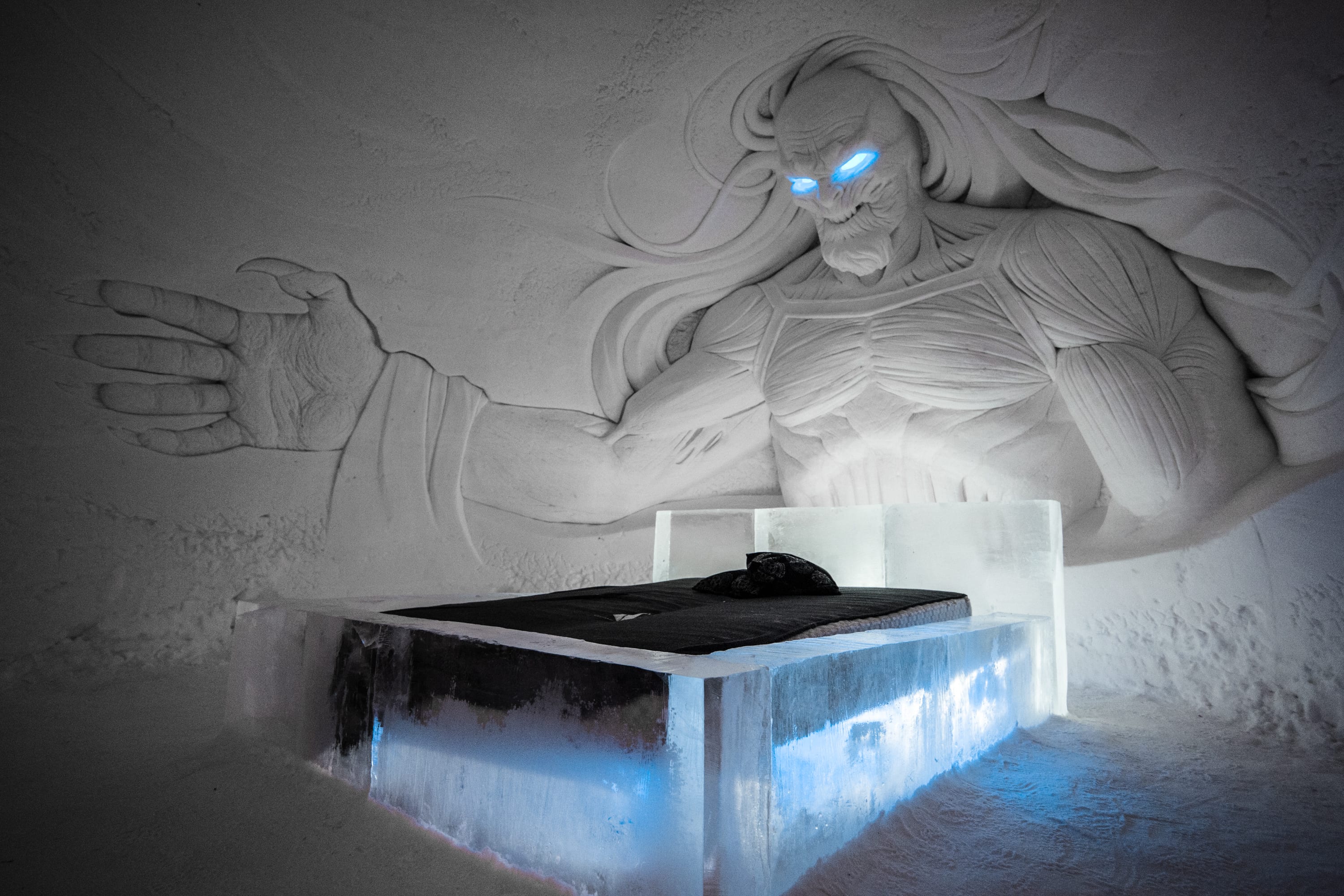snowvillage-thrones-2017-2018-whitewalker-00001