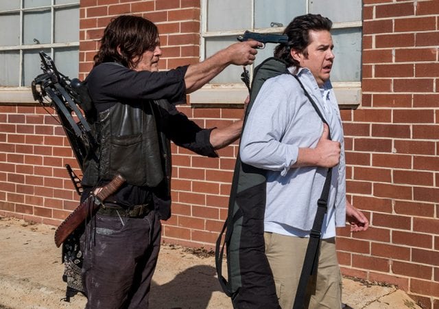 the-walking-dead-episode-815-daryl-reedus-935-640x450