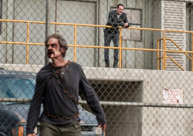 the-walking-dead-episode-815-negan-morgan-4-935-640x450
