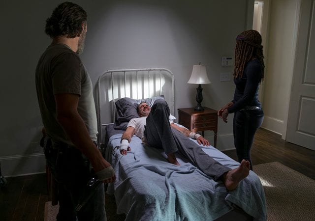 the-walking-dead-episode-816-rick-lincoln-3-935-640x450