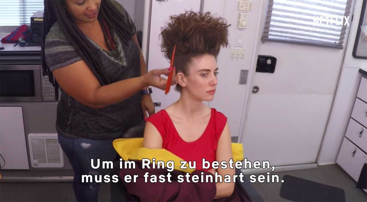 So schlüpfen die GLOW in ihre Rollen