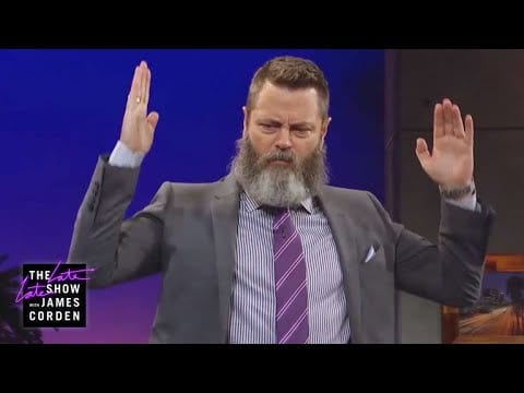 Parks and Recreation-Star Nick Offerman zeigt seine Breakdance-Künste
