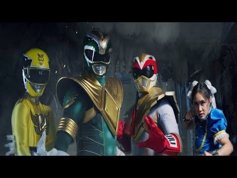 Die Power Rangers kämpfen gegen die Figuren aus Street Fighter!