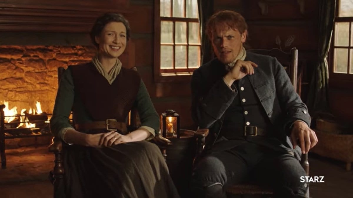 Outlander: Hauptdarsteller Balfe und Heughan verlesen Fan Tweets