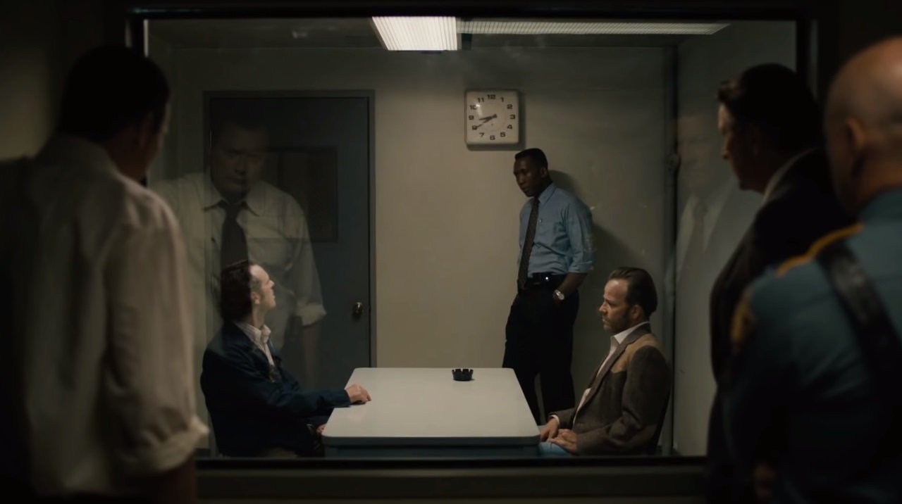TrueDetective_S03E06_interrogation