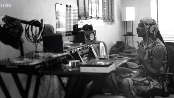 Snoop Dogg performt Peaky Blinders Titelsong