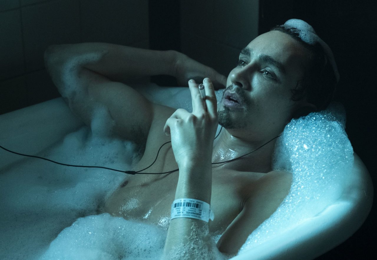 The-Umbrella-Academy-Klaus-Hargreeve-scaled-e1577392771865