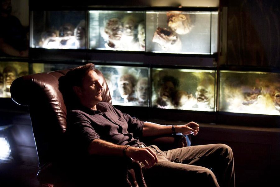 The-Walking-Dead-Governor-Tank-Aquarium
