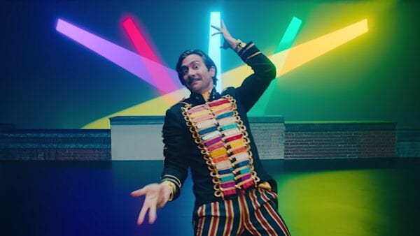 Jake Gyllenhaals durchgeknallte Gesangseinlage in Netflix‘ Kindermusical