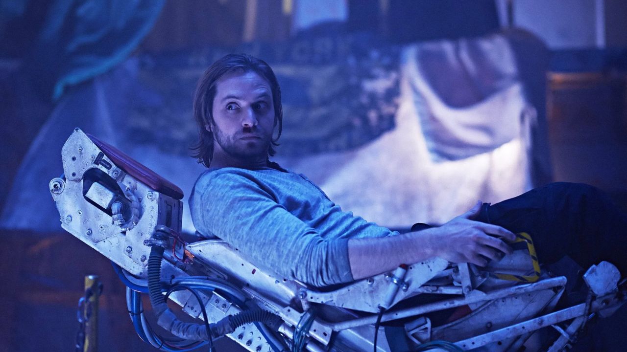 12-Monkeys-Aaron-Stanford