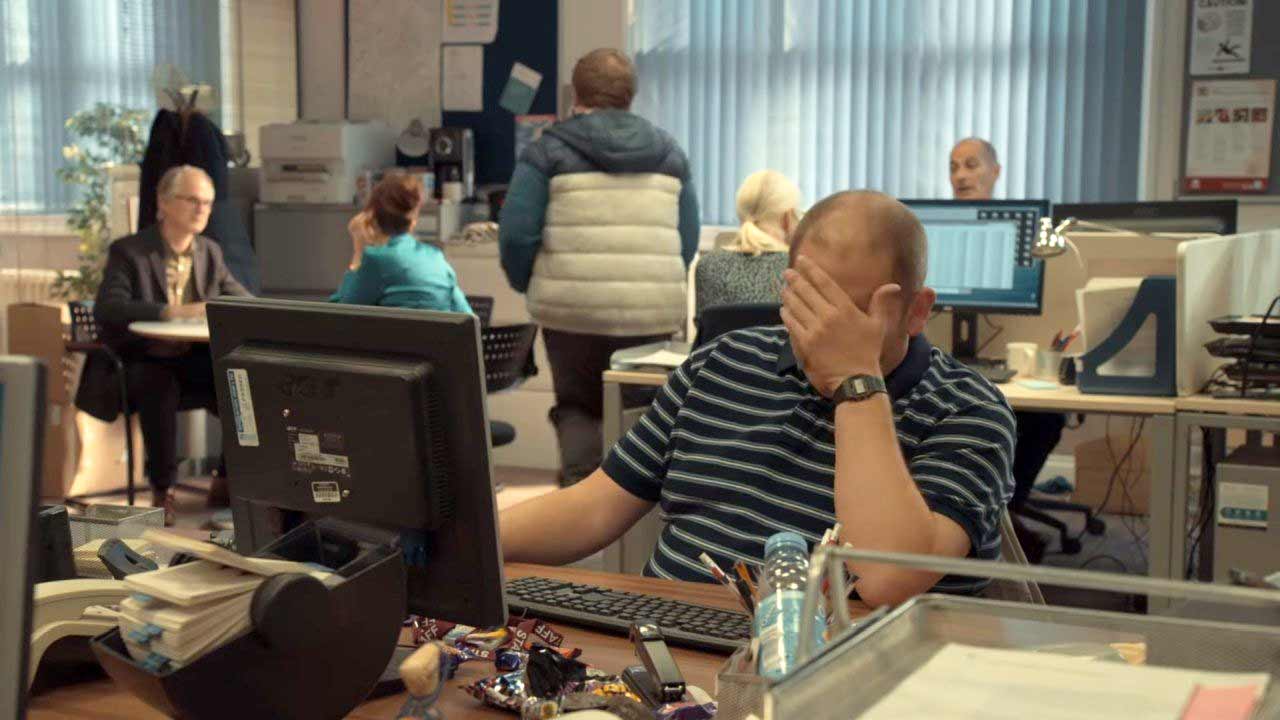 after-life-staffel-2-review_02