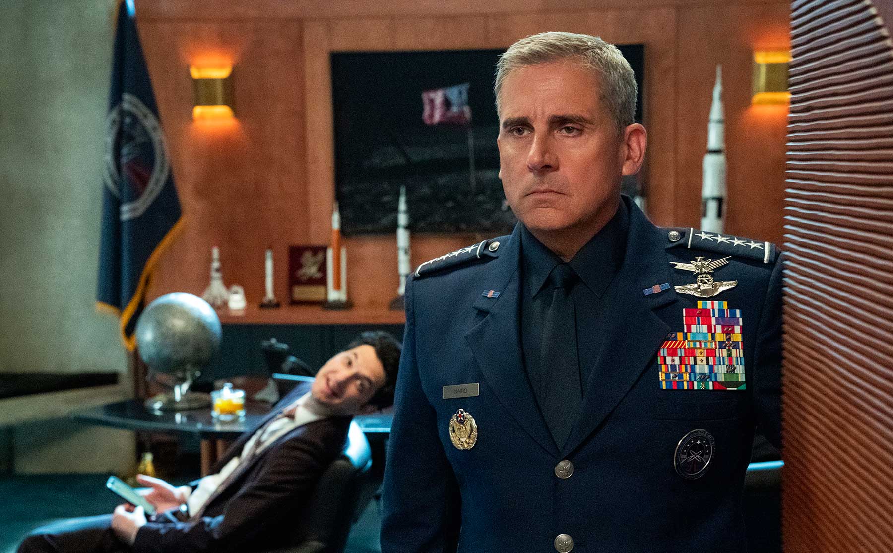 Space-Force-Review-Staffel-1_01