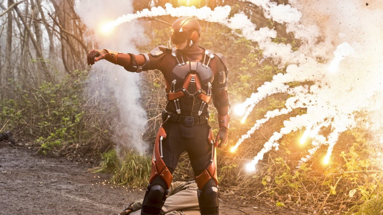 Brandon-Routh-Legends-of-Tomorrow-Atom