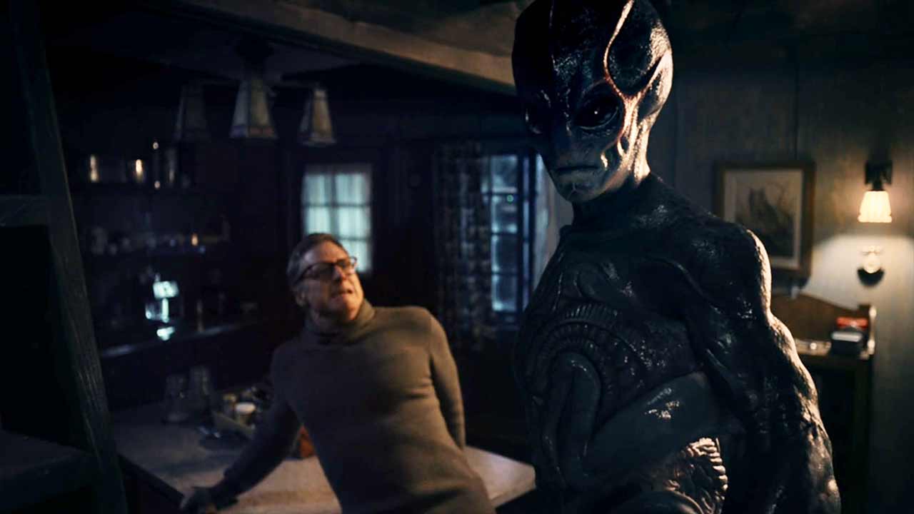 Resident-Alien-S01E01_Pilot_Review_01