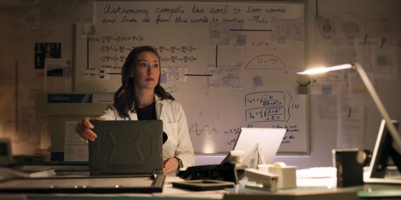 Maureen-Robinson-Netflix-e1637835003886
