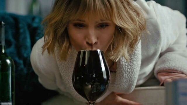 The-Woman-in-the-House-Across-the-Street-from-the-Girl-in-the-Window-netflix-serie-teaser-2