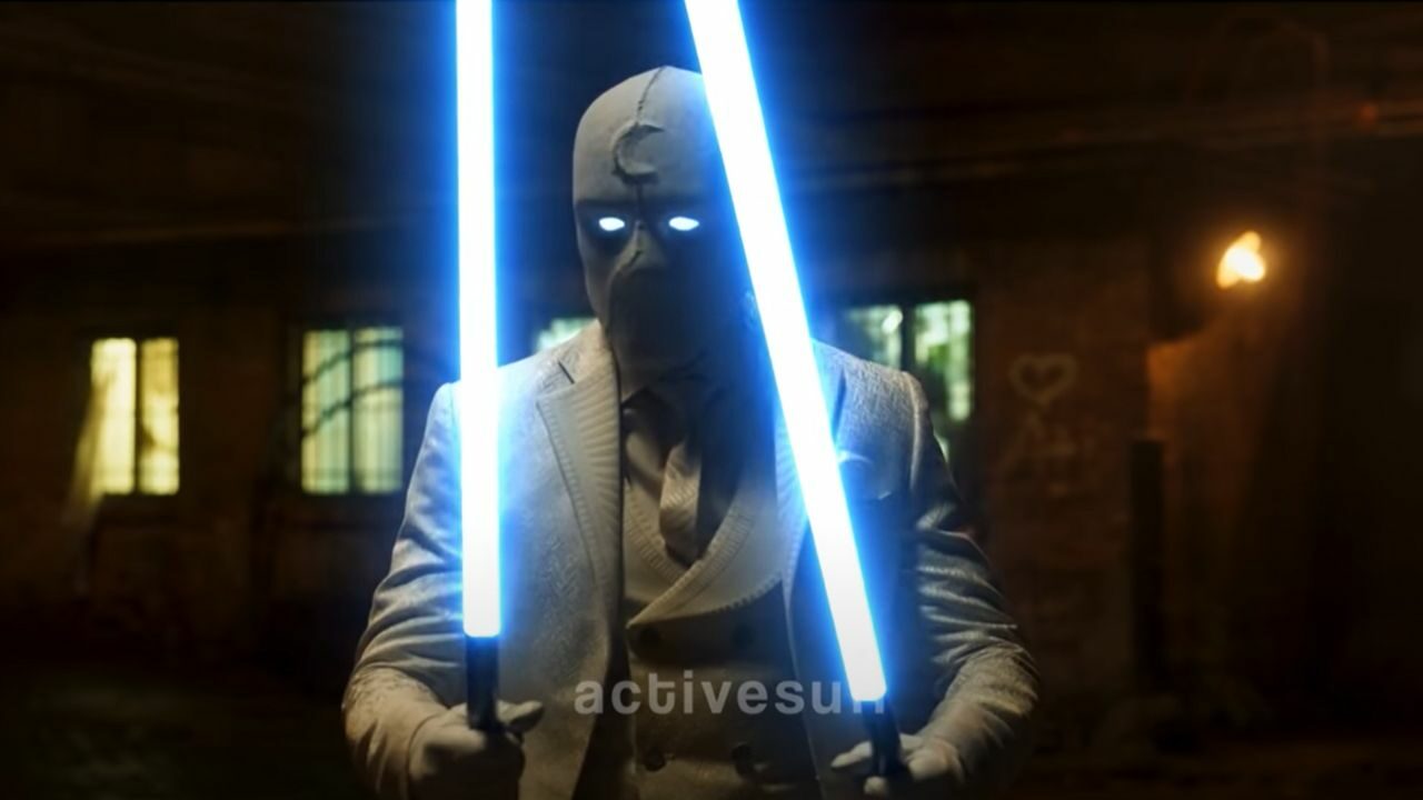 Moon Knight kämpft mit Lichtschwertern