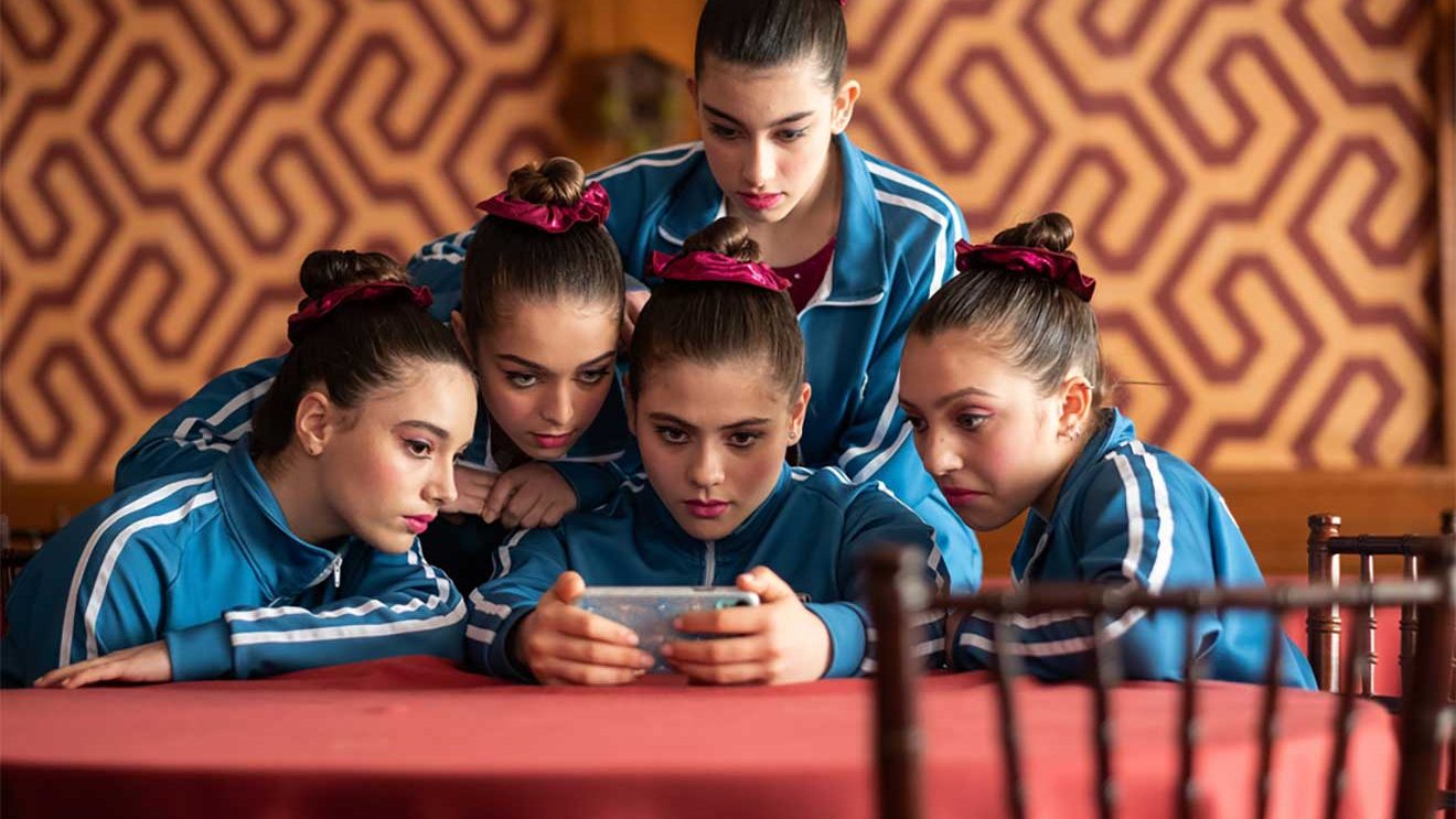 The Gymnasts: Alle Informationen zur Serie bei ZDFneo & in der ZDFmediathek