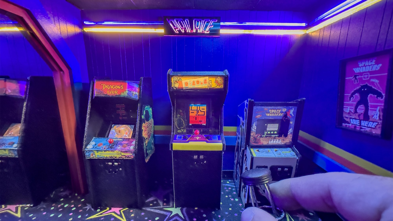 David-Miniature-Stranger-Things-Palace-Arcade