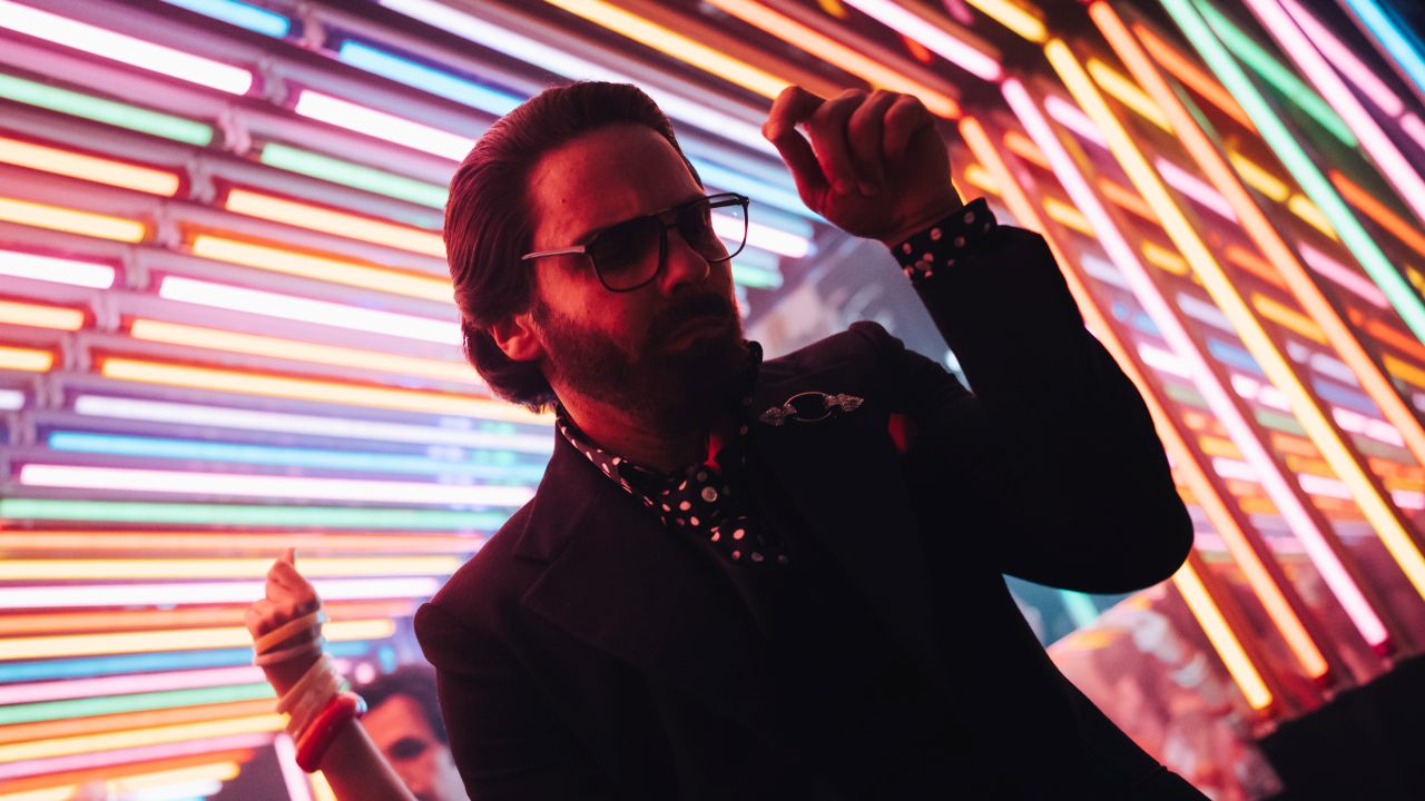 Becoming Karl Lagerfeld: Trailer zur neuen Miniserie