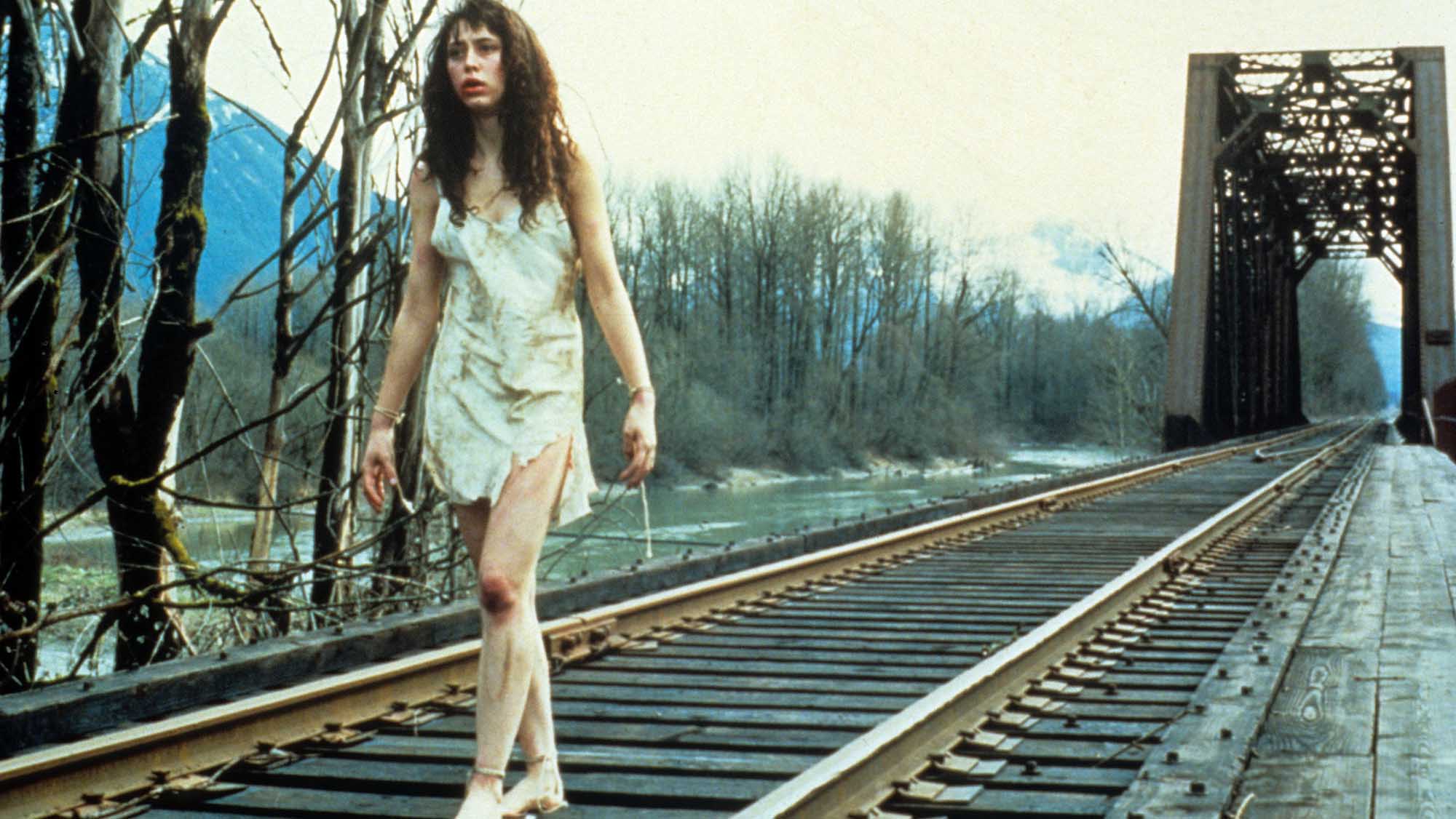 Twin-peaks-Bridge-Ronette-Pulaski-cut