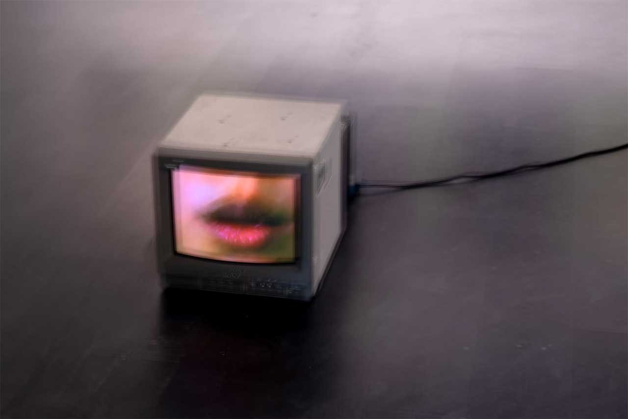 alter-tv-unscharf-unsplash