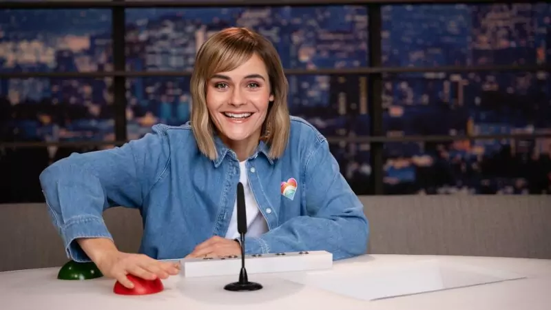 „LOL Next“: Spin-Off zu „LOL: Last One Laughing“ mit Host Hazel Brugger und zehn Internet-Comedians